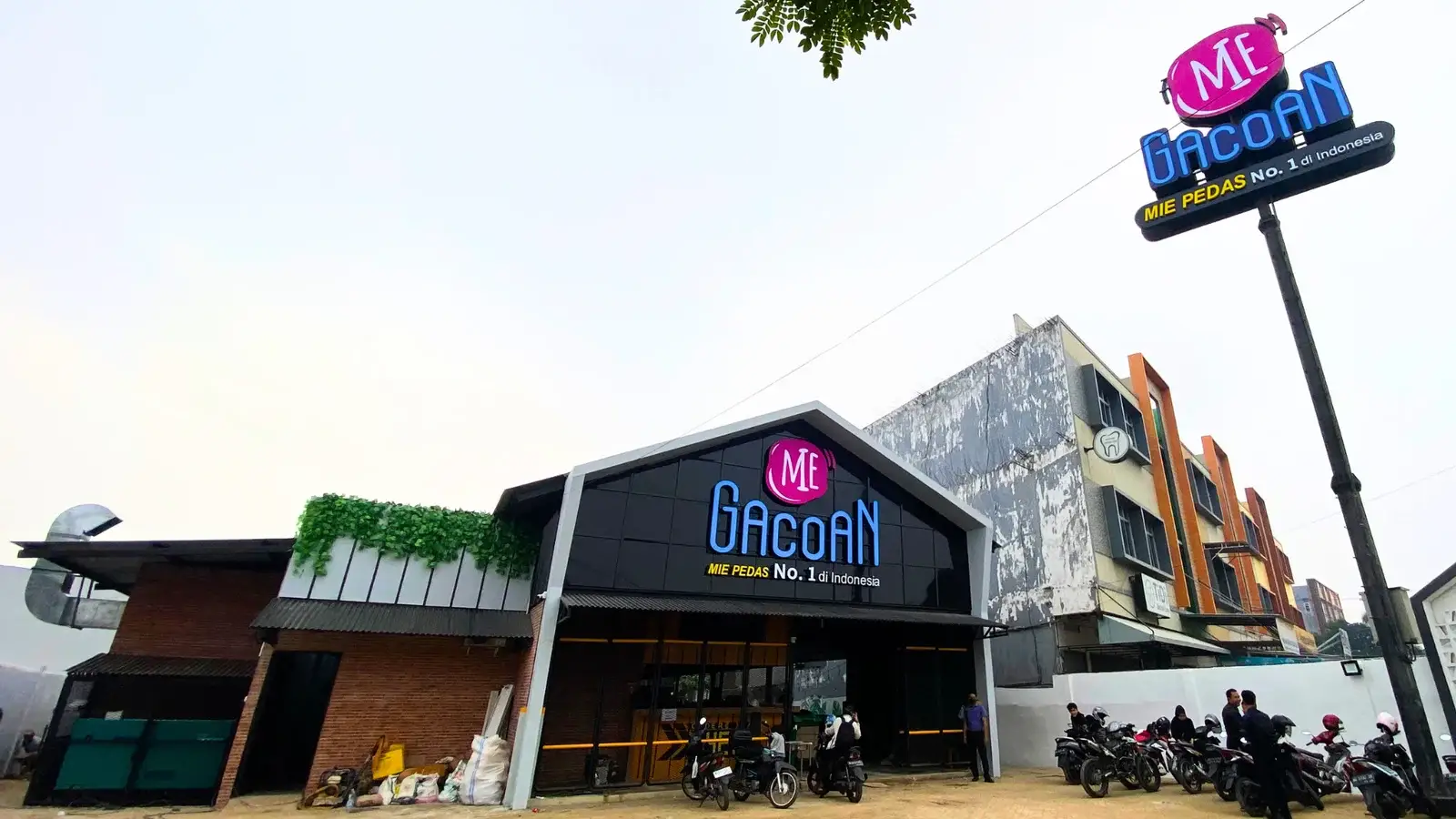 PEMBANGUNAN OUTLET MIE GACOAN 2023