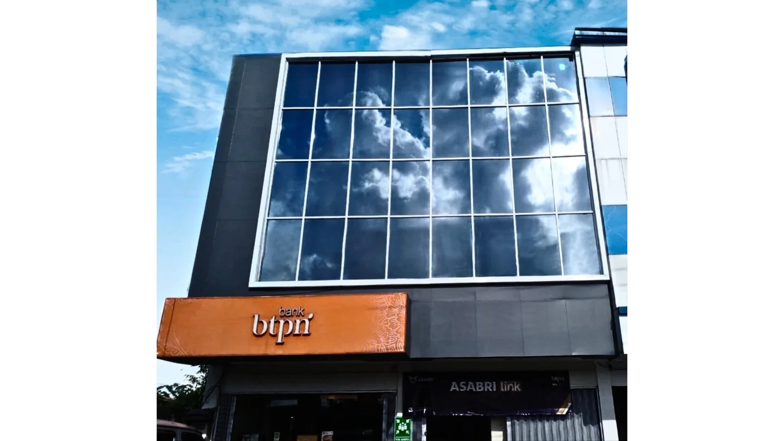 RENOVASI FASAD BANK BTPN 2022